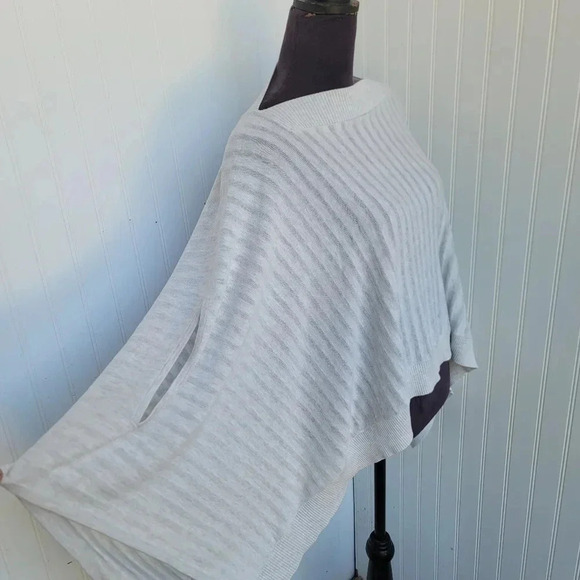 Lululemon Forward Flow Poncho  Heathered Core Ultra Light Grey  OS - Picture 12 of 15